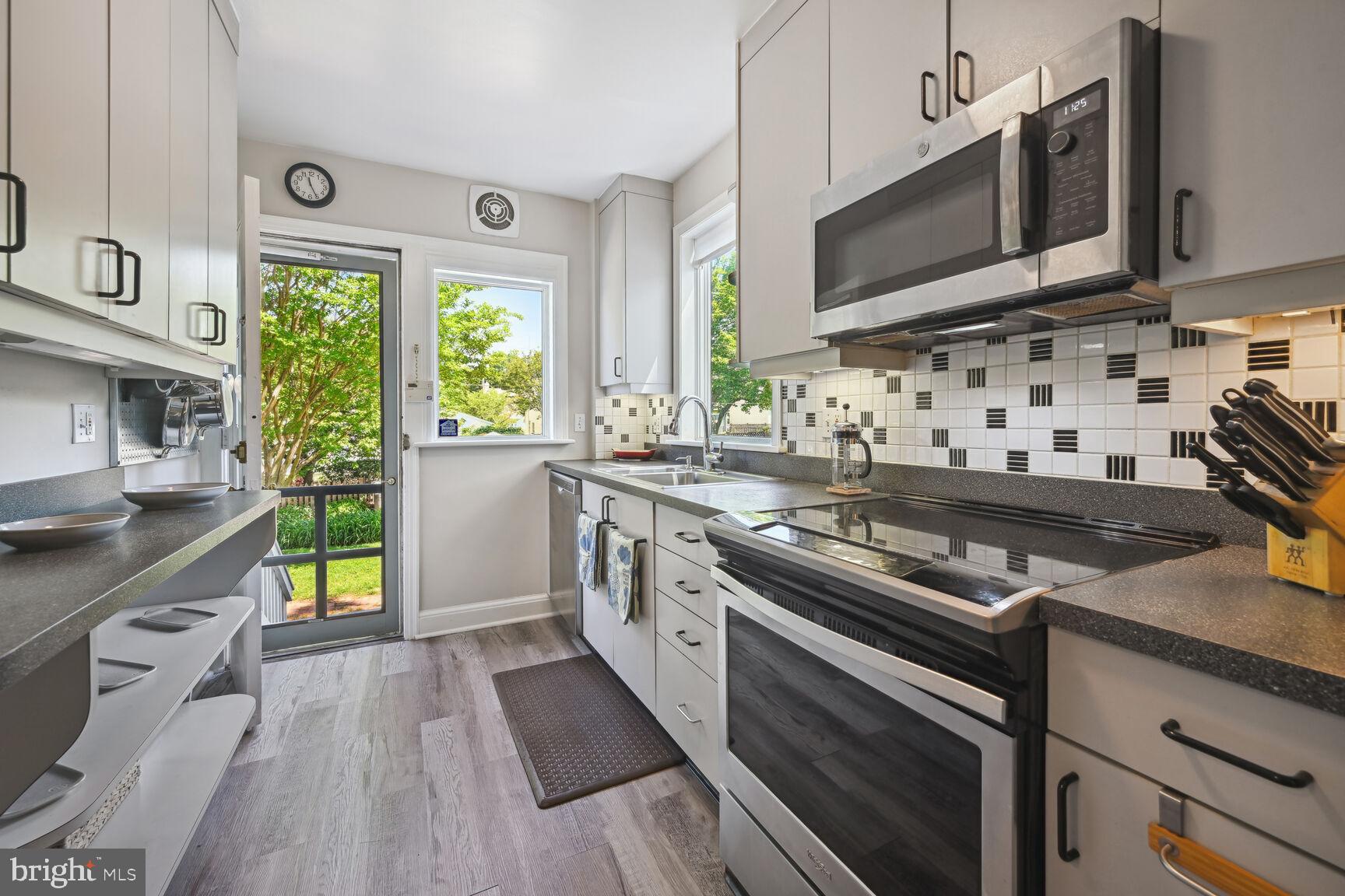 4353 Verplanck Pl NW