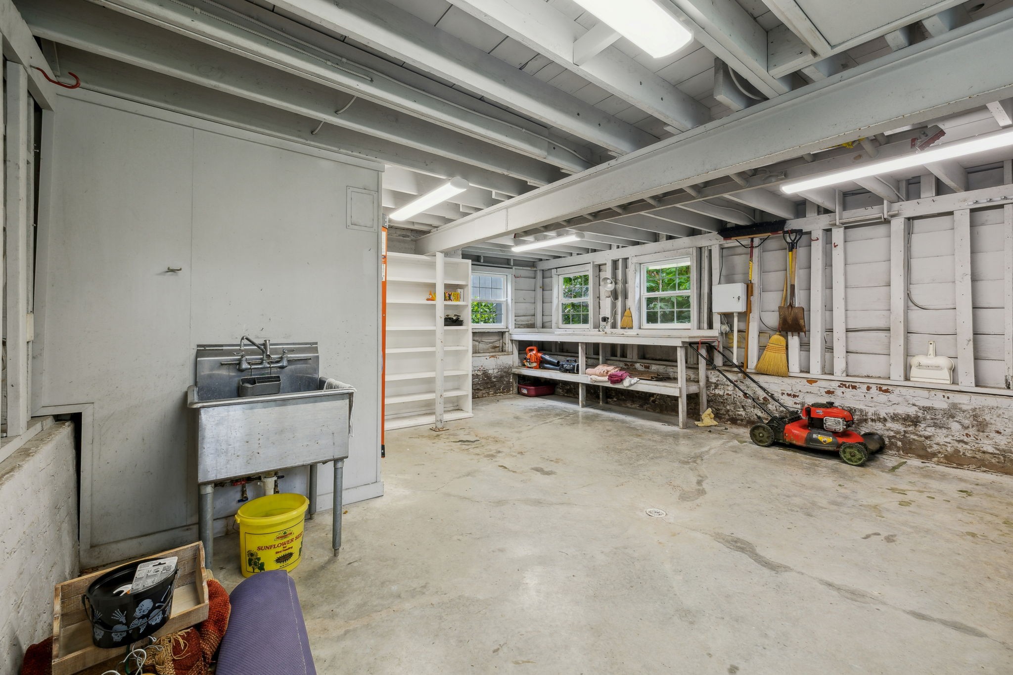 1715 Woodmont Blvd