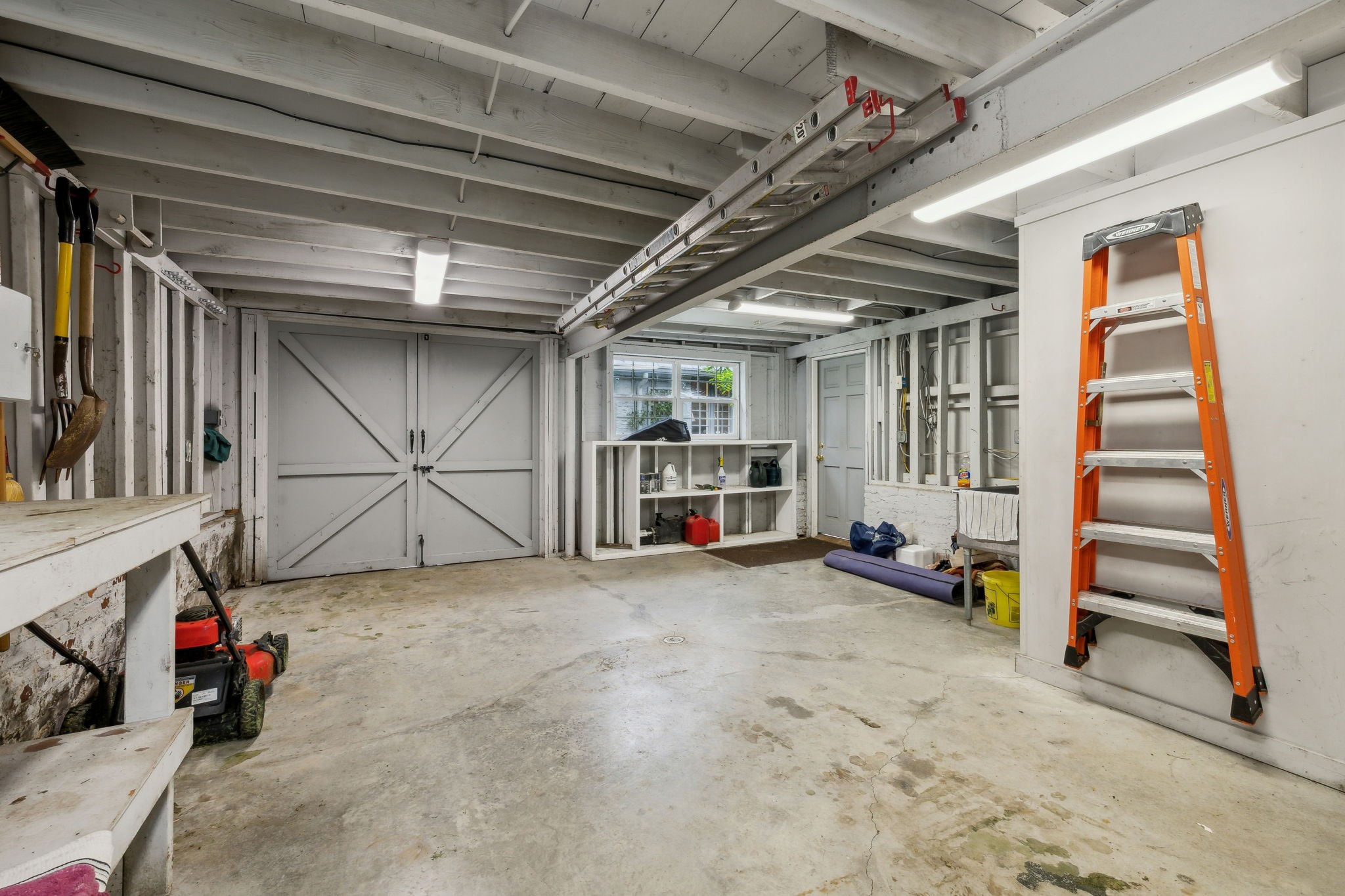 1715 Woodmont Blvd