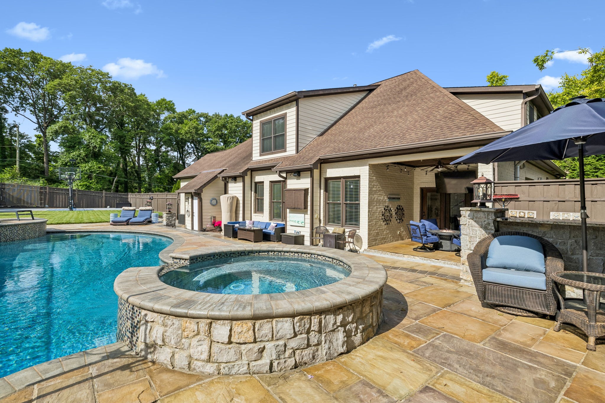 4001 Wallace Ln