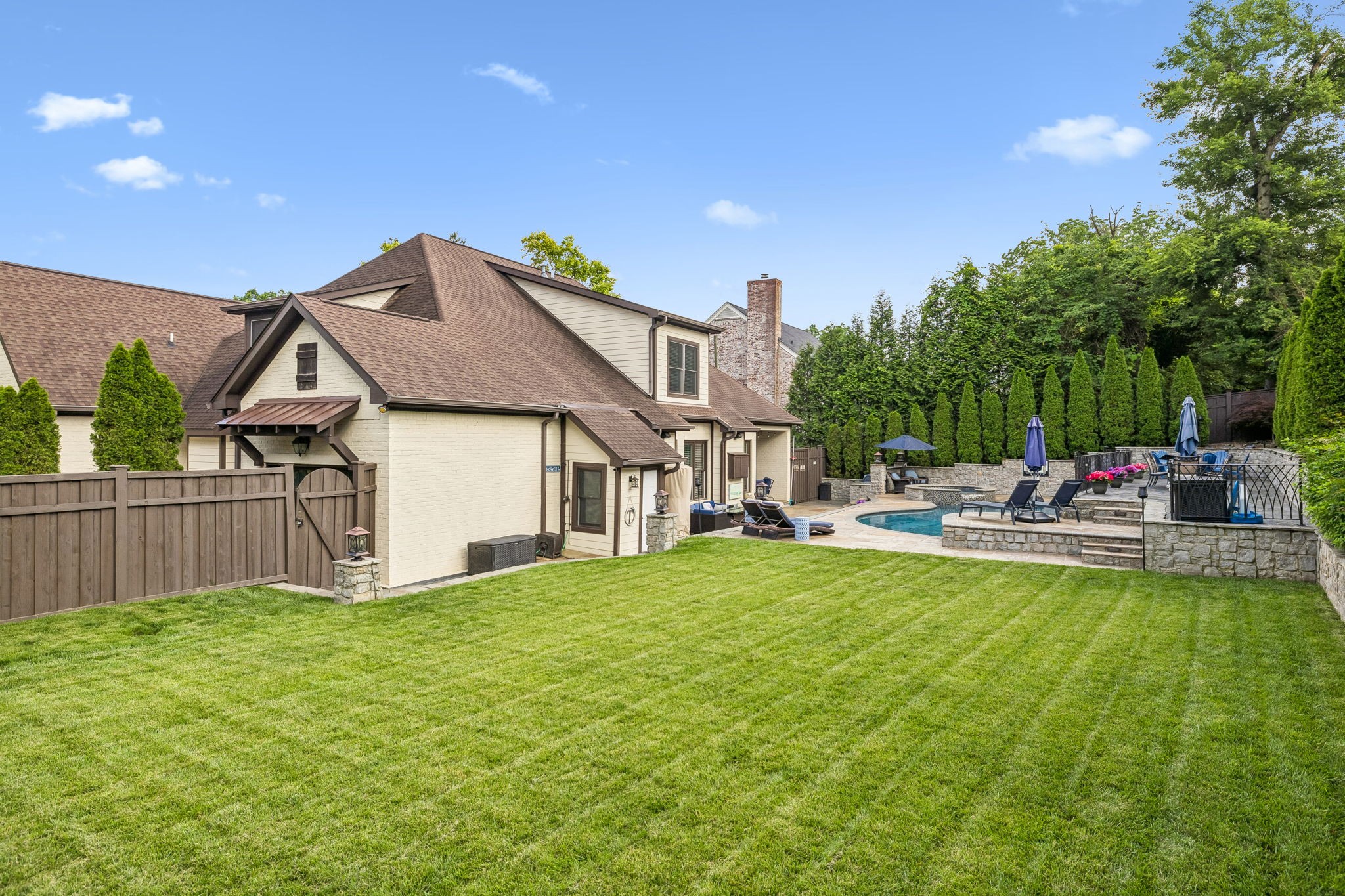 4001 Wallace Ln