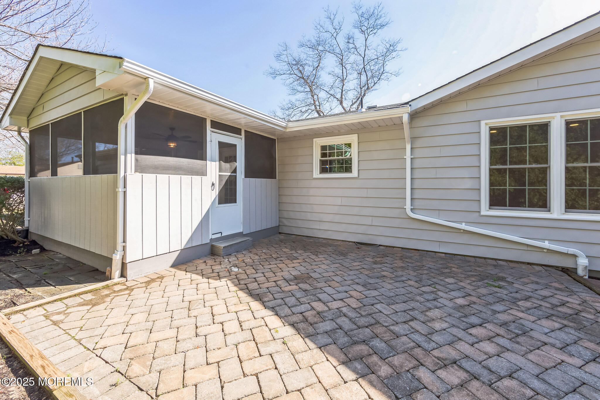 2093 Crestwood Drive