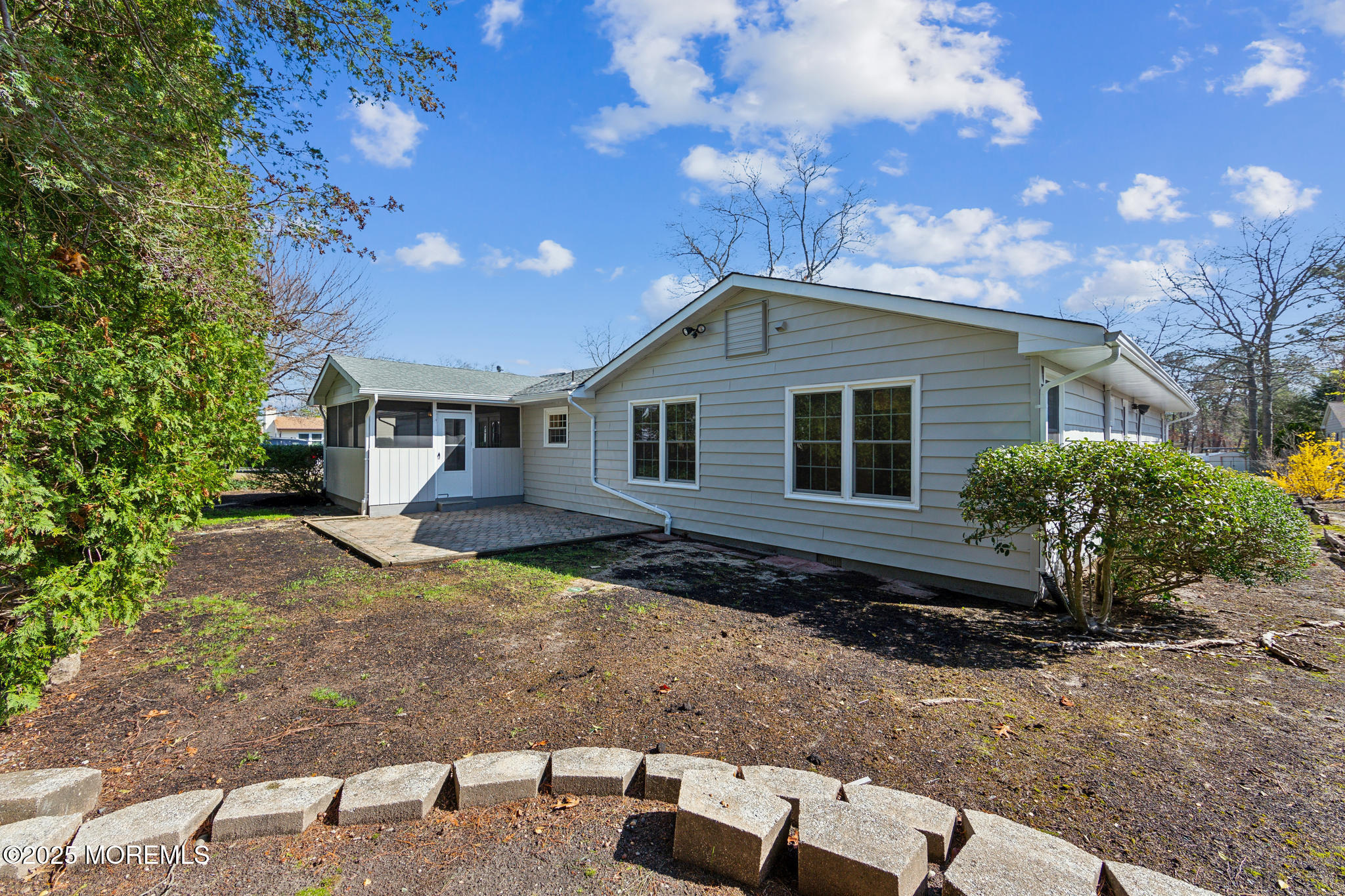 2093 Crestwood Drive