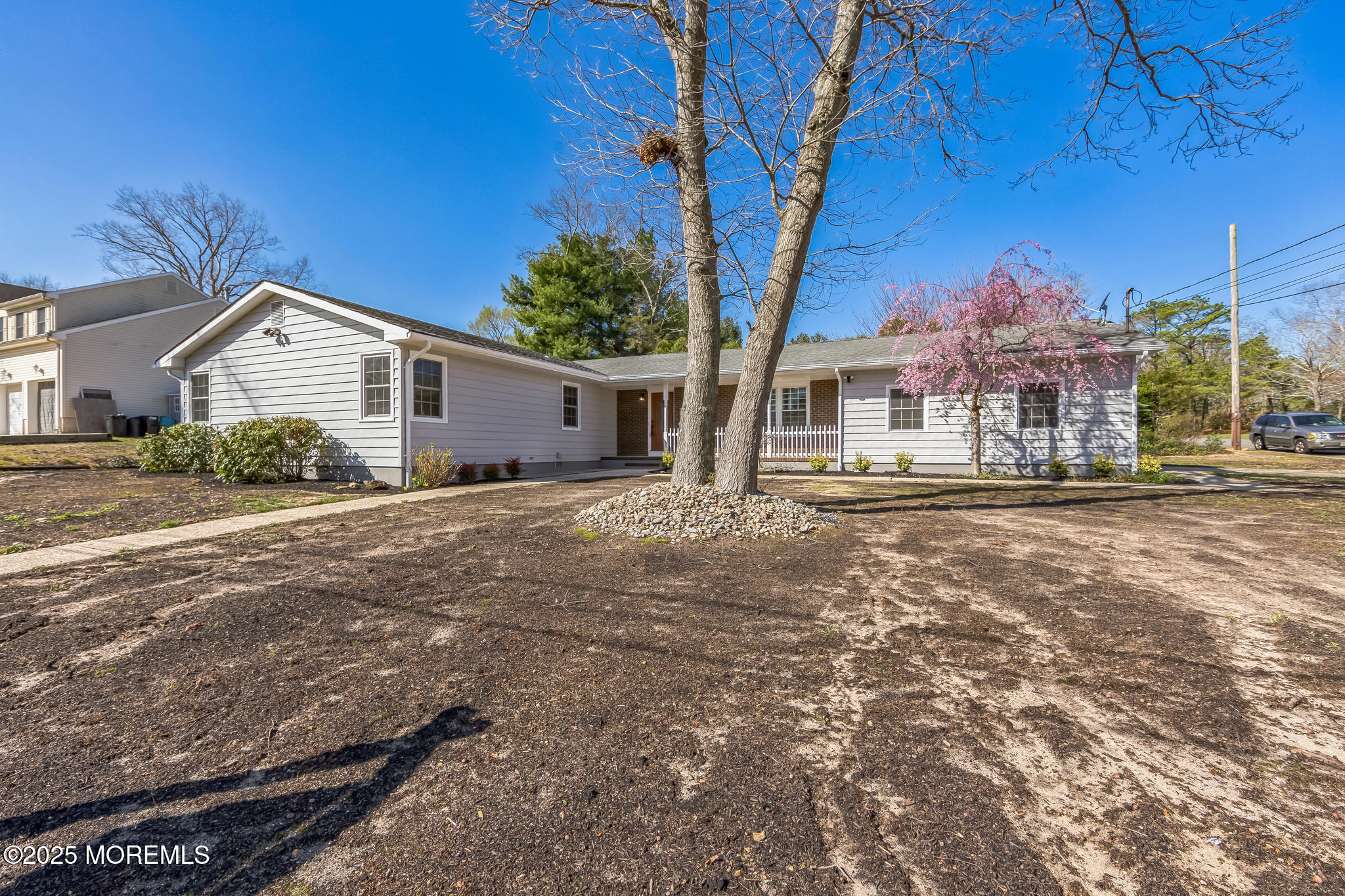 2093 Crestwood Drive