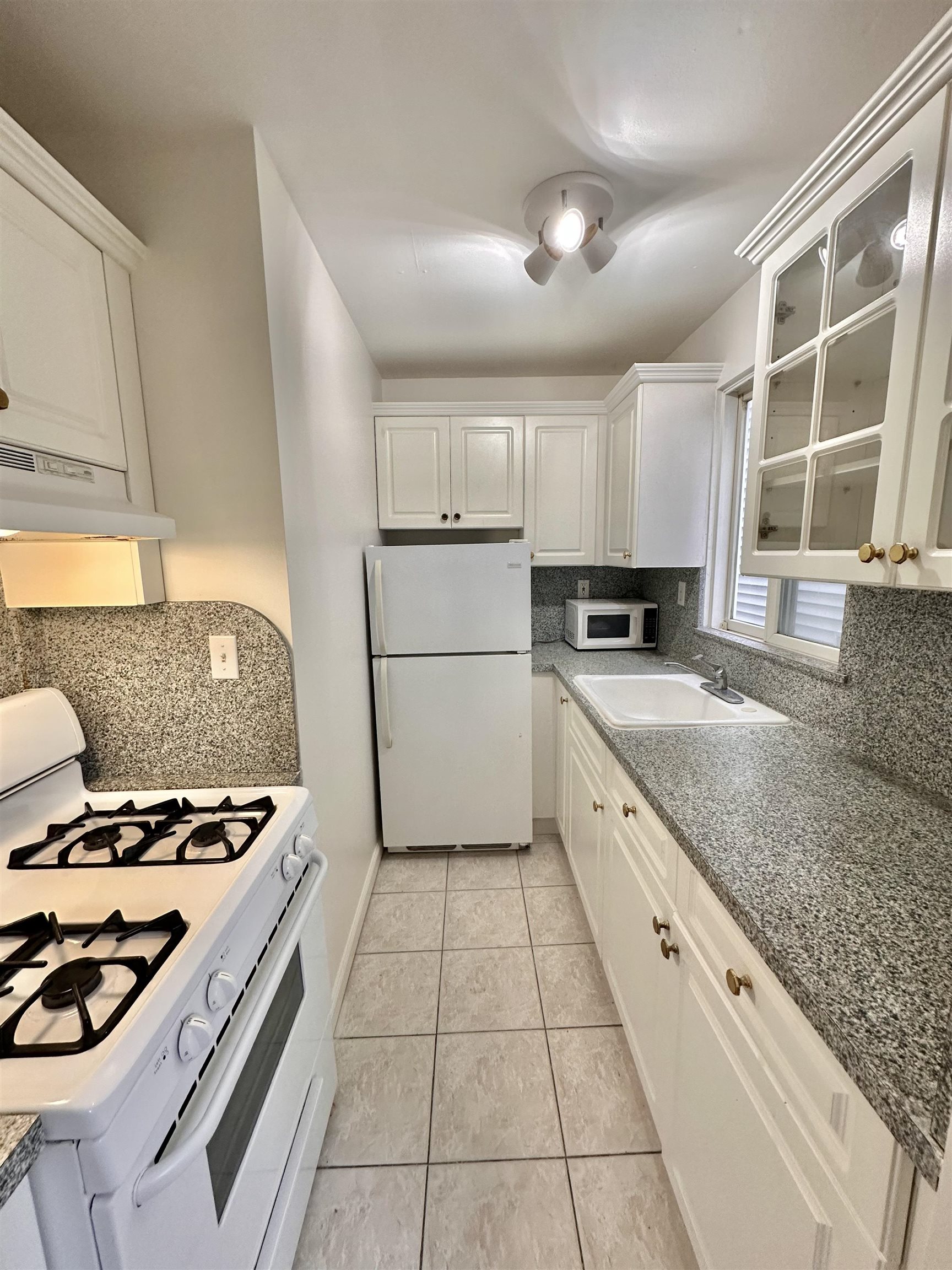 226 49TH ST Unit: 4