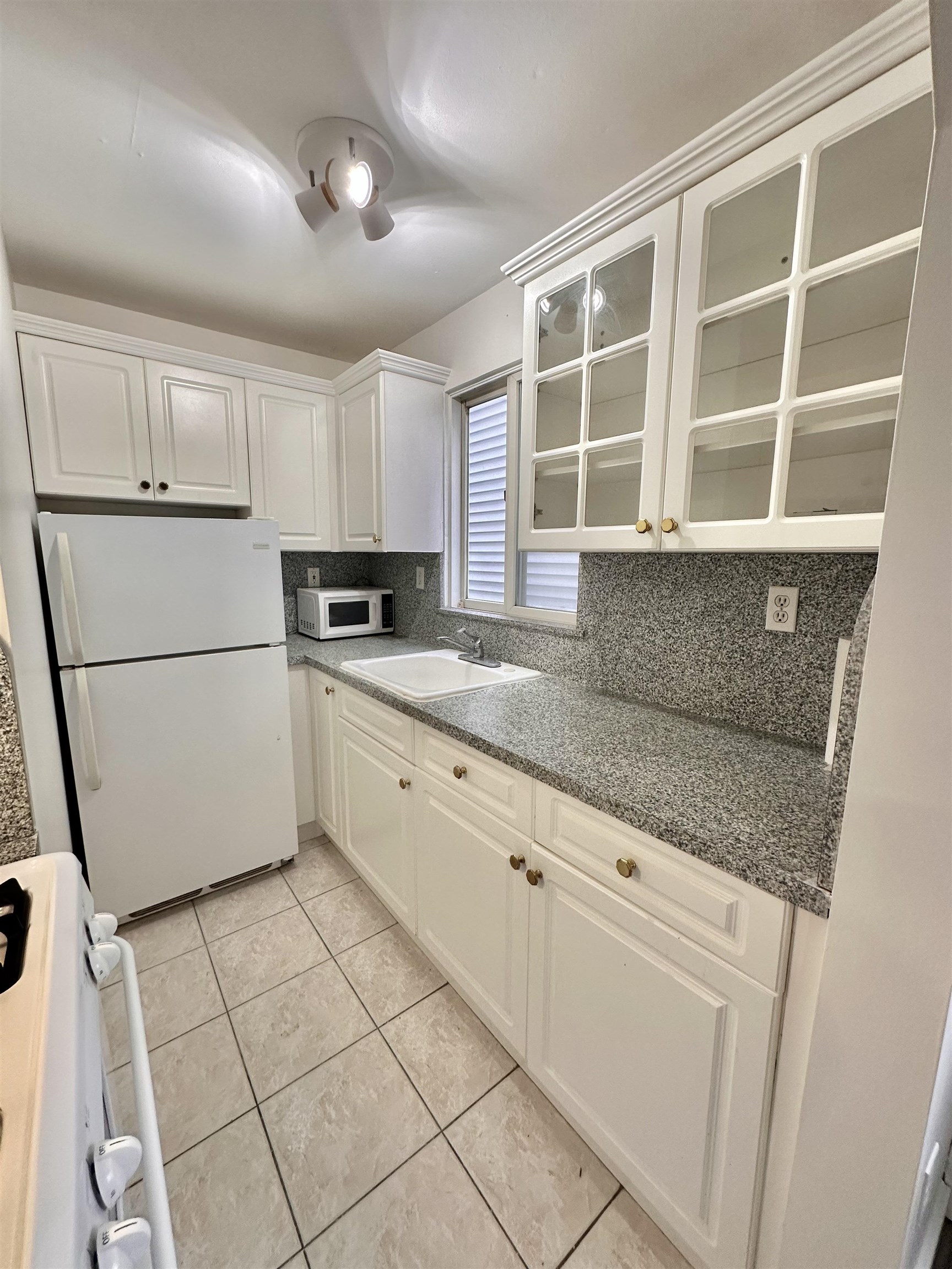 226 49TH ST Unit: 4