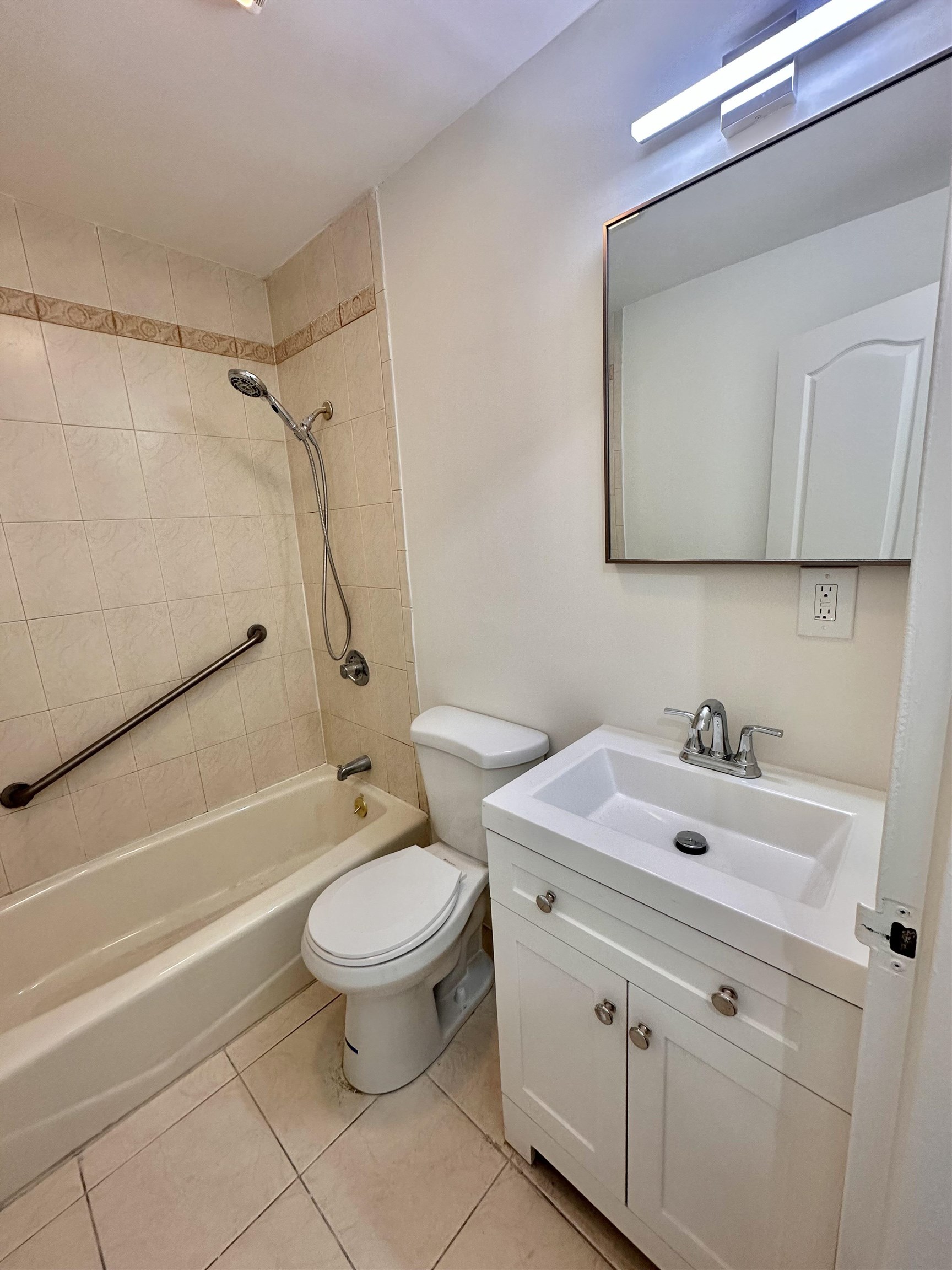 226 49TH ST Unit: 4