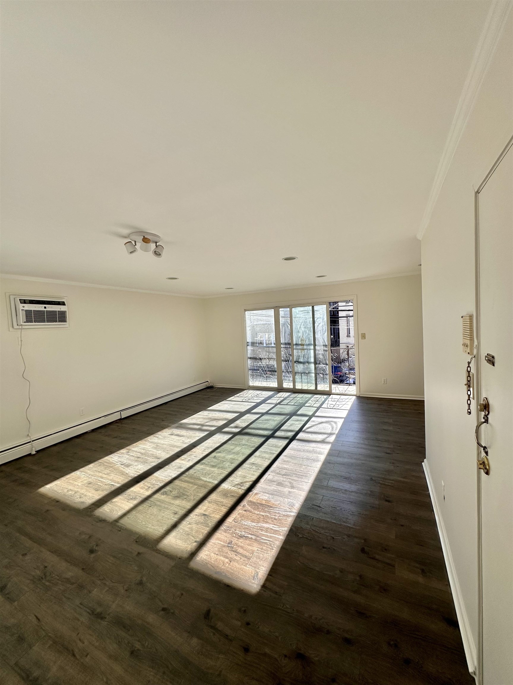 226 49TH ST Unit: 4