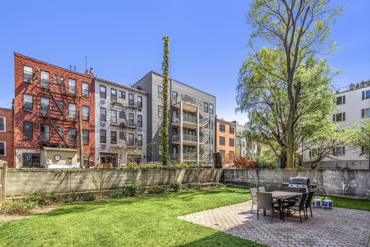 113 MADISON ST Unit: 3E