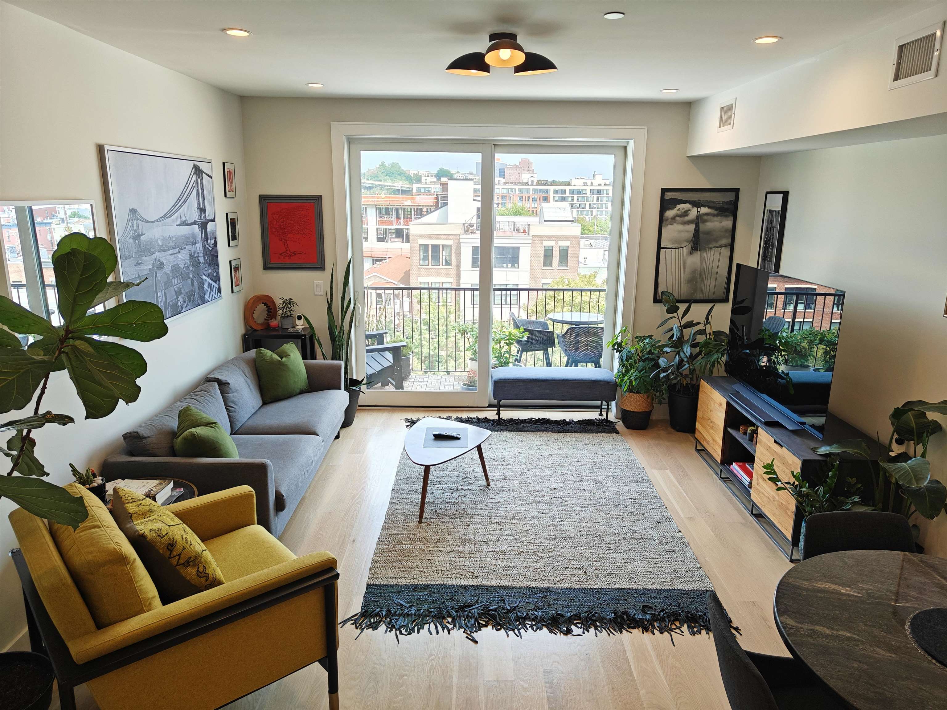 366 6TH ST Unit: 601