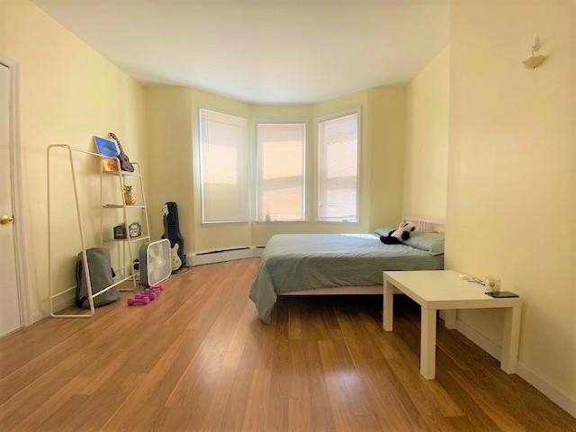 160 HOPKINS AVE