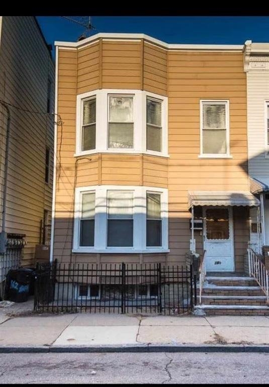 160 HOPKINS AVE