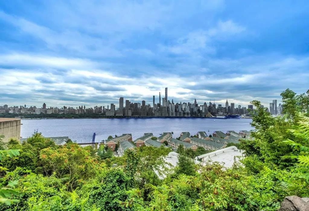 6701 BLVD EAST Unit: C7