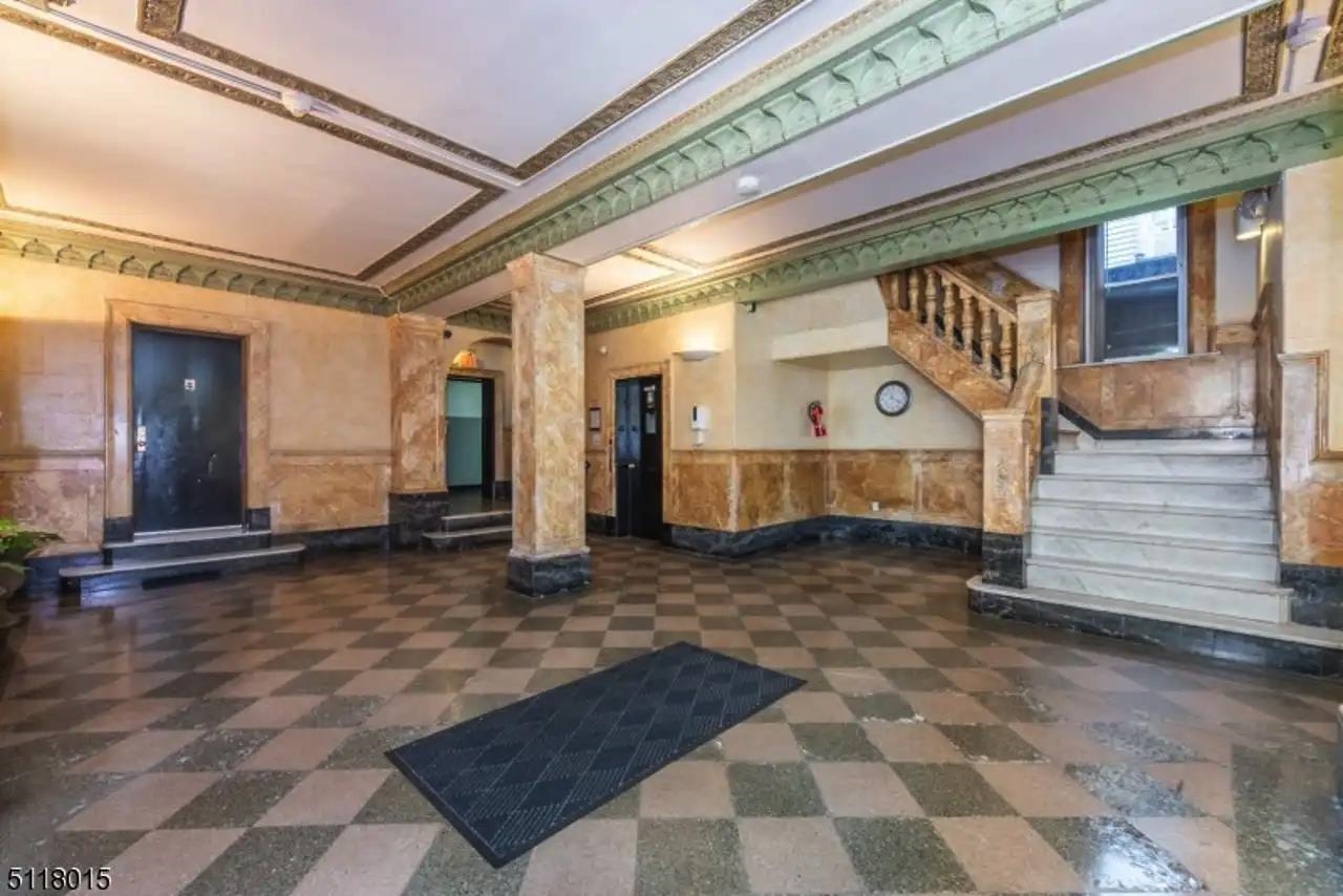 6701 BLVD EAST Unit: C7