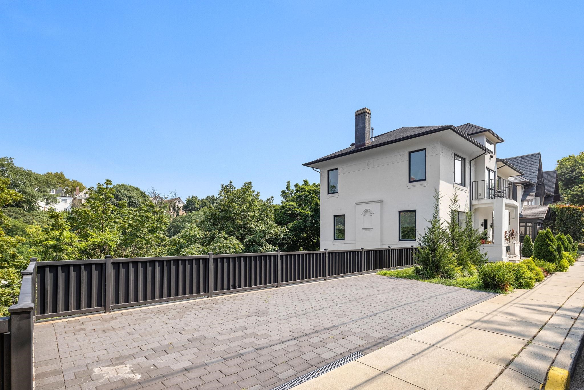 88 STERLING AVE