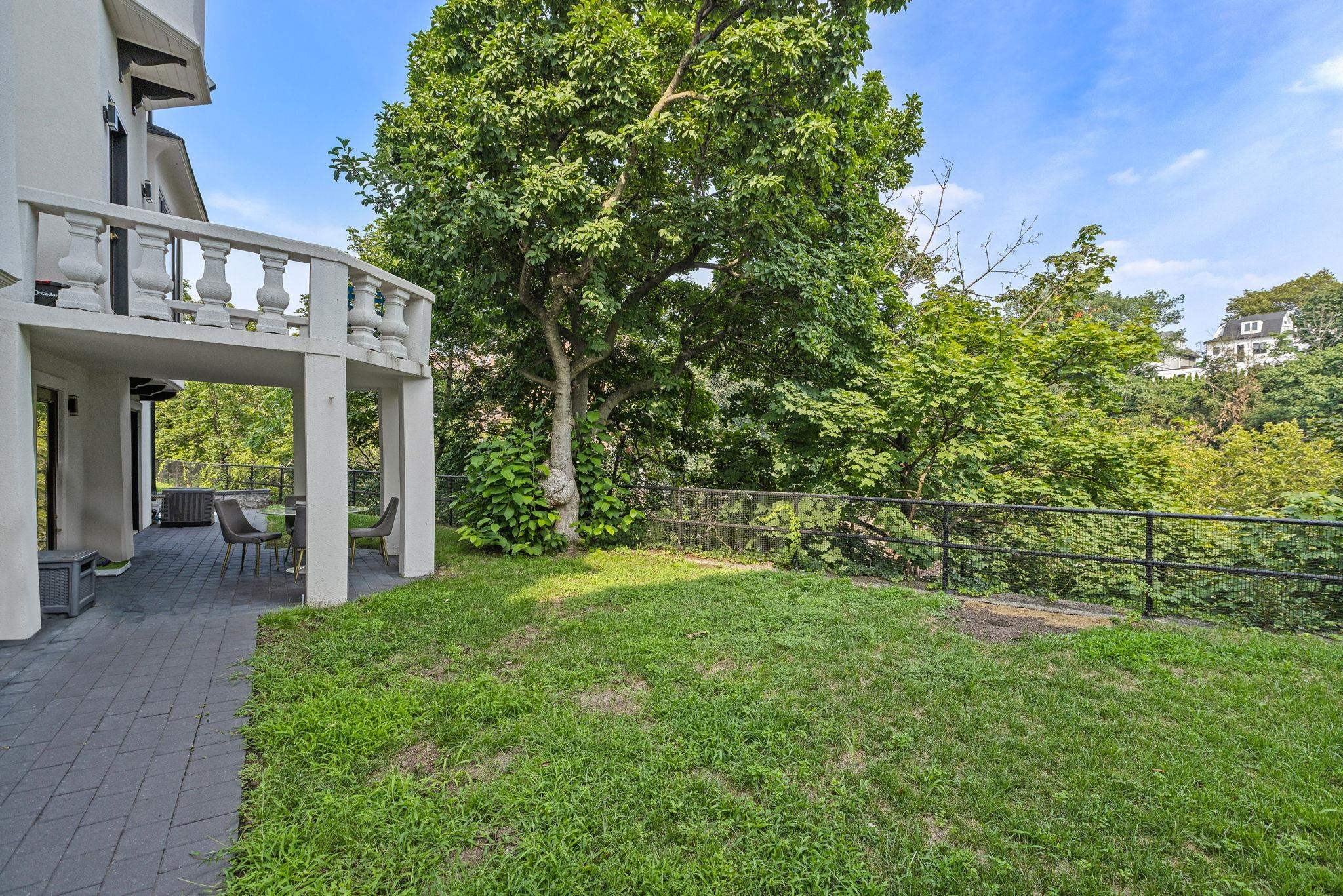 88 STERLING AVE