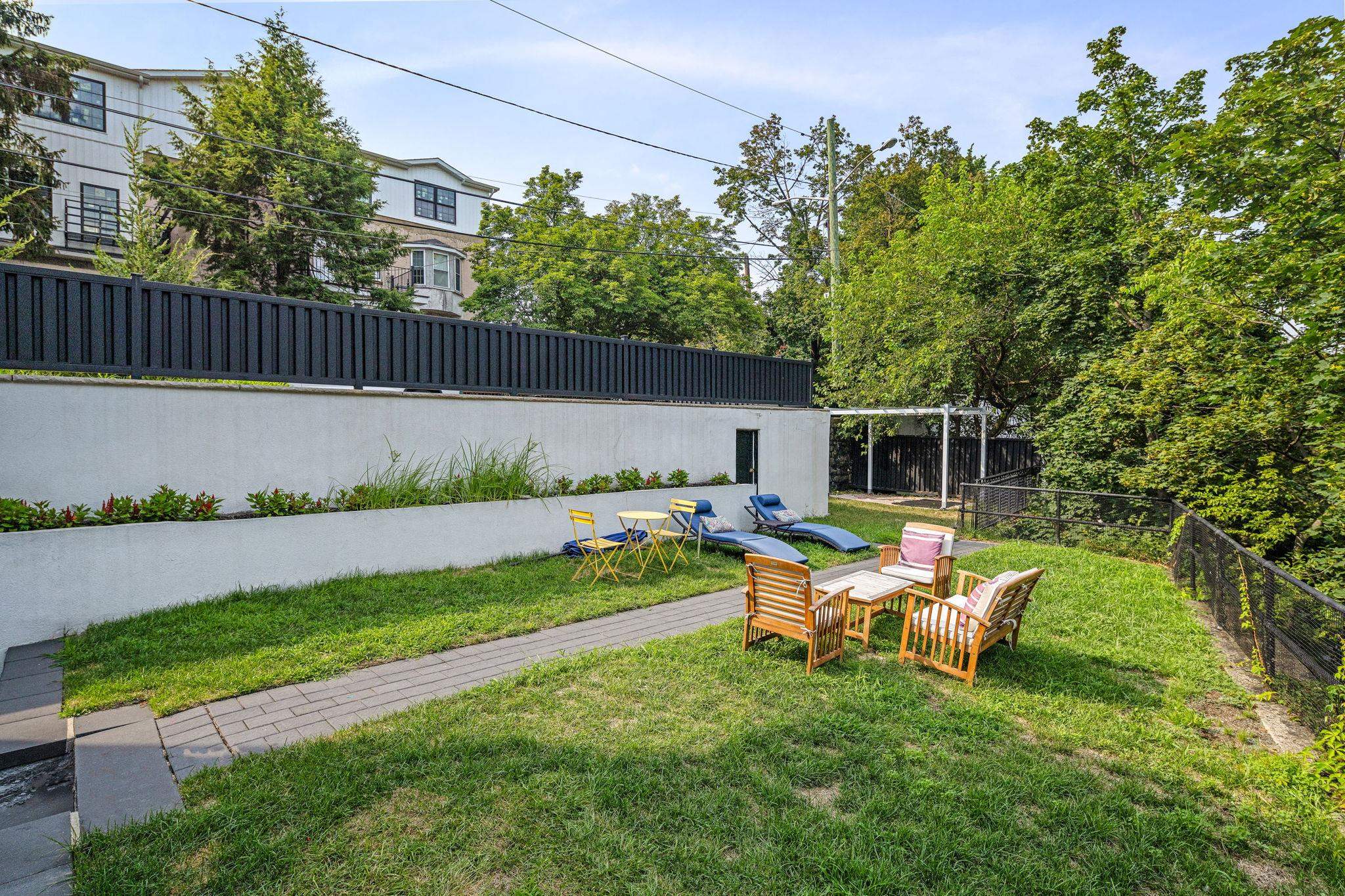 88 STERLING AVE
