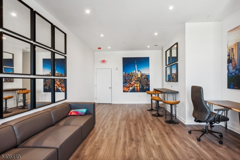 1 Carriage City Plz 1707