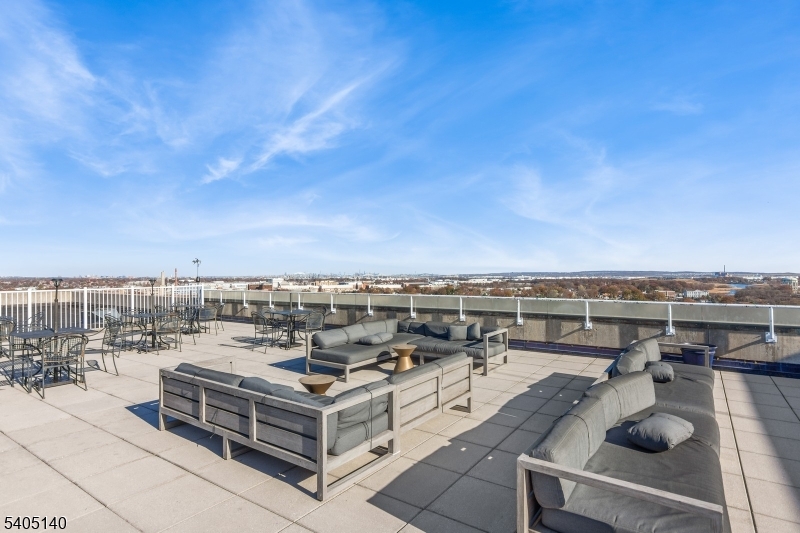 1 Carriage City Plz 1707