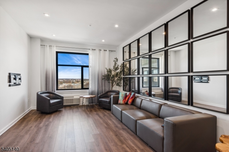 1 Carriage City Plz 1707