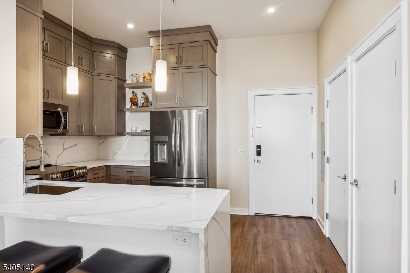 1 Carriage City Plz 1707