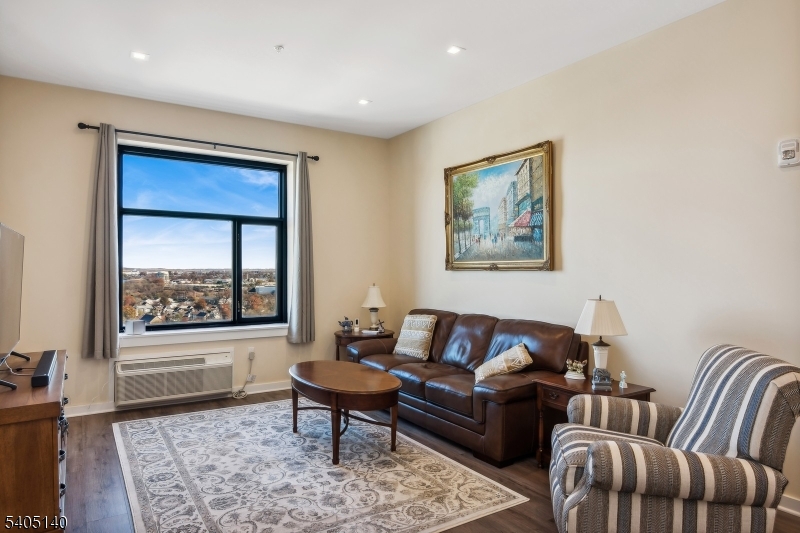 1 Carriage City Plz 1707