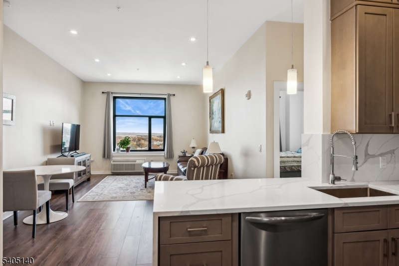 1 Carriage City Plz 1707