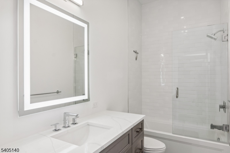 1 Carriage City Plz 1707