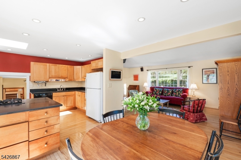 10 Babbitt Rd