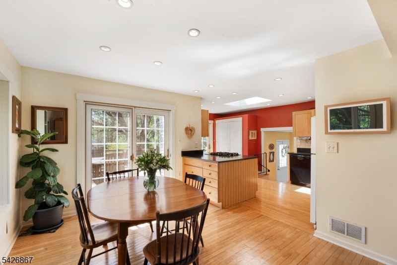 10 Babbitt Rd