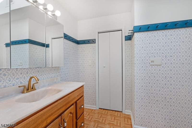10 Babbitt Rd
