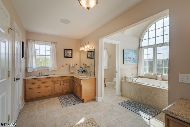 22 Spruce Ln