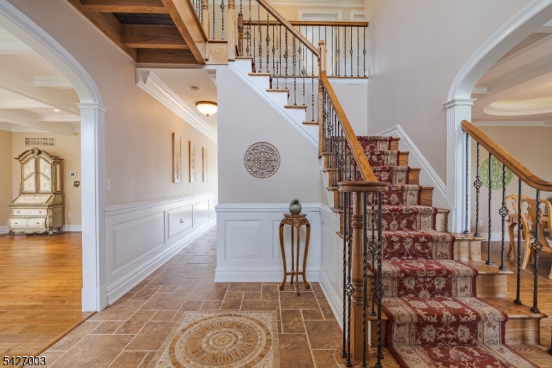 22 Spruce Ln