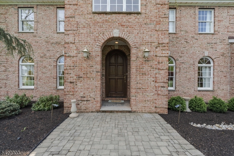 22 Spruce Ln