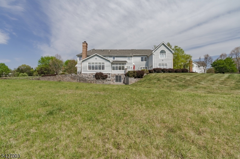 22 Spruce Ln