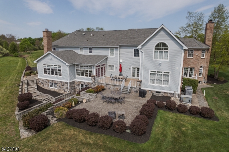 22 Spruce Ln