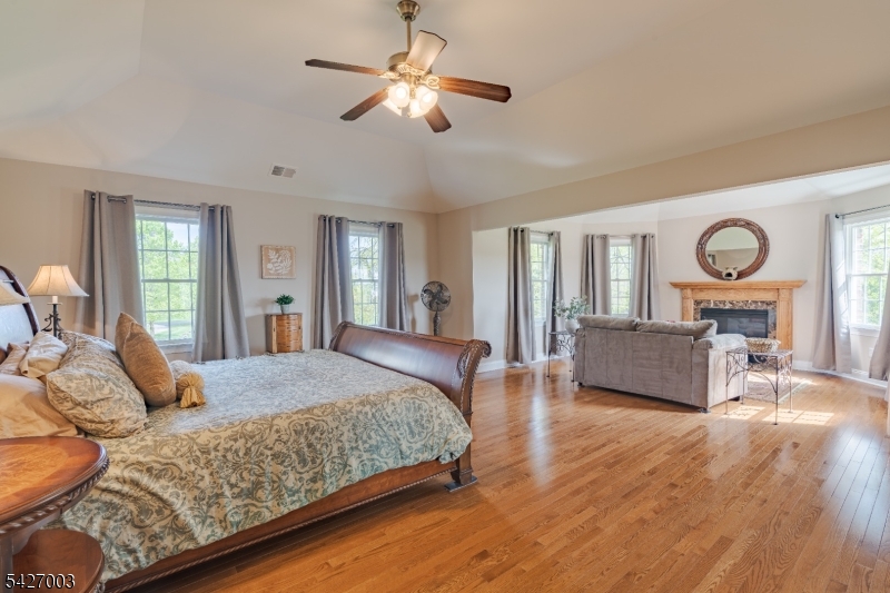 22 Spruce Ln