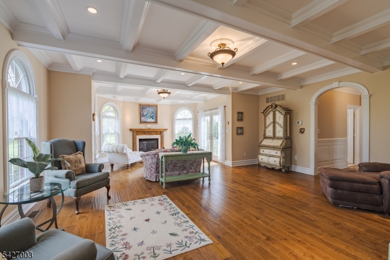22 Spruce Ln