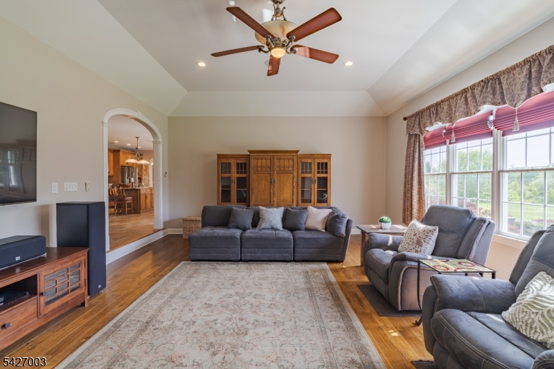 22 Spruce Ln