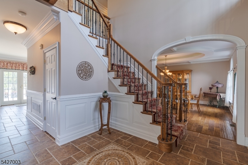 22 Spruce Ln