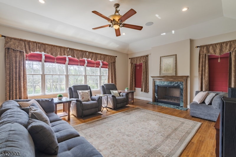 22 Spruce Ln