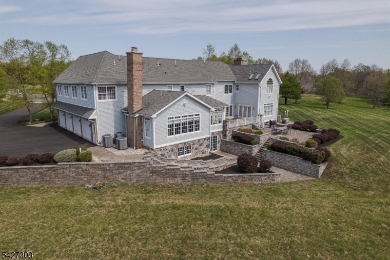 22 Spruce Ln