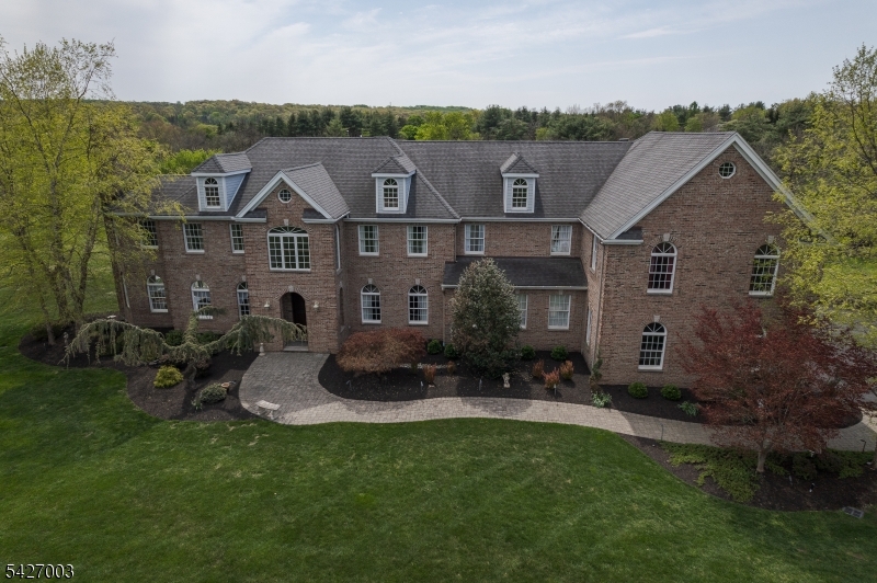 22 Spruce Ln