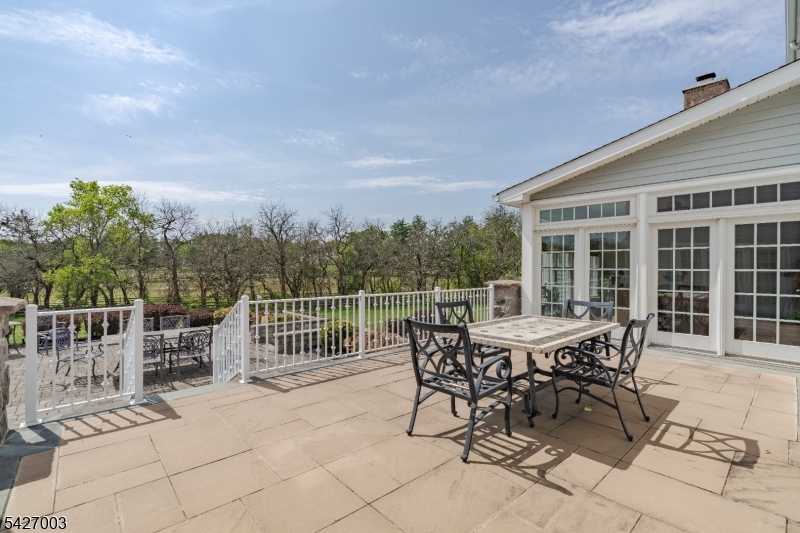22 Spruce Ln