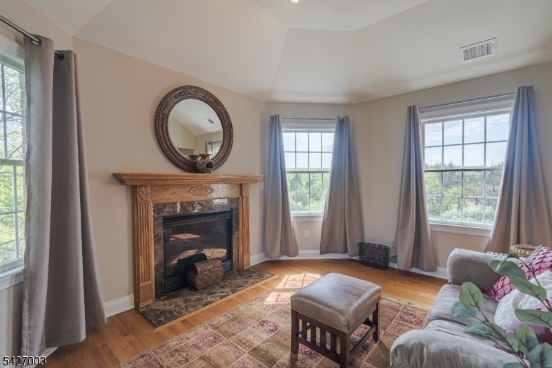 22 Spruce Ln