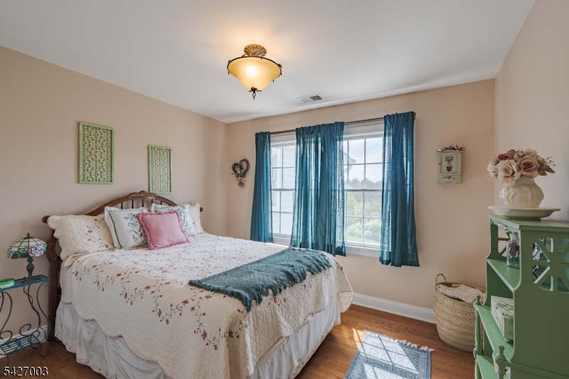 22 Spruce Ln