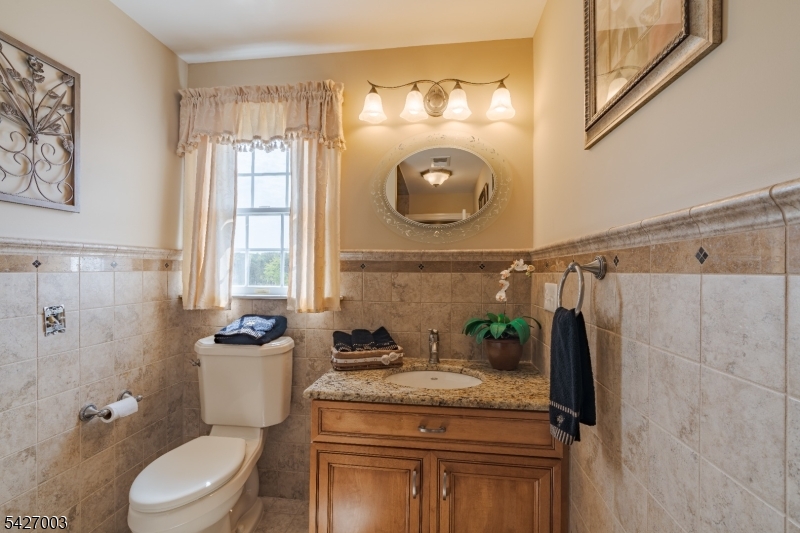 22 Spruce Ln