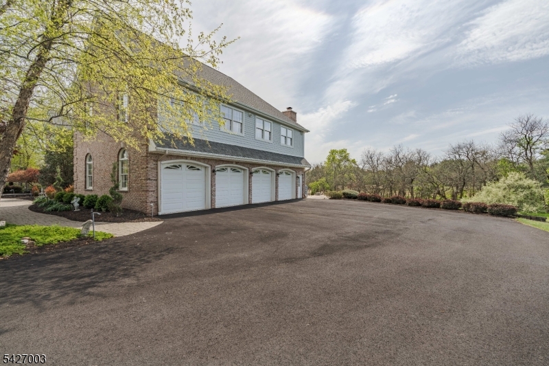 22 Spruce Ln
