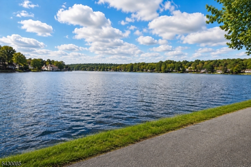 75 Lake Trl E
