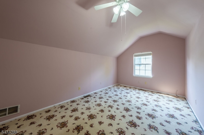 16 Landau Rd